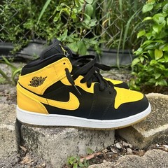 NIKE 554725-035 Jordan 1 Retro Mid New Love GS Kids Size 6.5Y = Size 8 Women’s