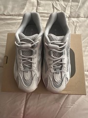 Adidas Yeezy Boost 700 V2 Static Unisex Kids HQ6966 Grey/Cream Size 2.5