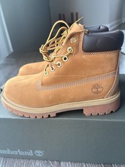 Timberland Classic 6″ Inch WATERPROOF – Wheat Nubuck Leather Youth Size 2