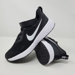 Nike Revolution 5 PSV Size 1c Kids Trainers BQ5672-003 Black White