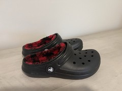 Crocs J2 Classic Clogs Black Red Plaid Check Sherpa Lined Fleece Fuzzy