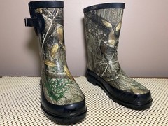 Magellan Outdoors Realtree Camo Waterproof Rubber Rain Boots * Youth 1 *