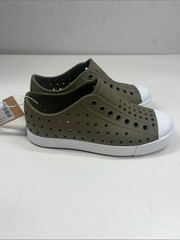 NWT NATIVE Jefferson in Utili Green/White Size C12