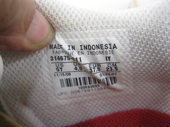 Nike Sneaker White, Red & orange Accents 314675-811 YOUTH SIZE 5