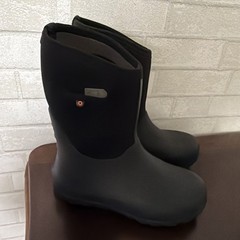 New Bogs York Boot Big Kid’s Winter Boots, Youth Size 7 Women’s Size 9