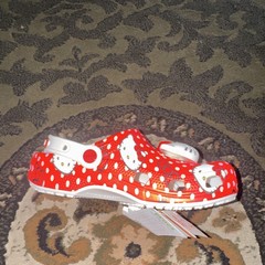 Crocs Classic Hello Kitty Red White Polka Dot Clogs Kids (W7 M5) New with Box