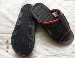 Unisex shower/beach kids sandal – size 2-4 – Black with Red rubber like boy gir