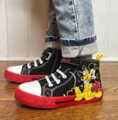 Disney Junior Mickey Mouse High top size 7 NWT