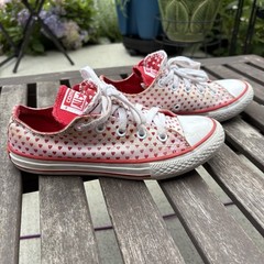 Converse Chuck Taylor All Star Juniors White Red Heart Low Shoes Size 2 *read*