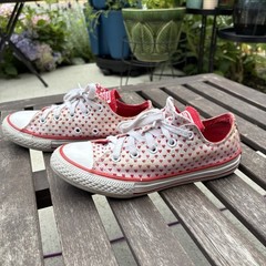 Converse Chuck Taylor All Star Juniors White Red Heart Low Shoes Size 2 *read*