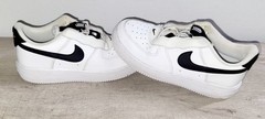 Nike Air Force 1 Toggle Stretch Lace White Black Swoosh CU5287-104 Size 1.5Y Kid