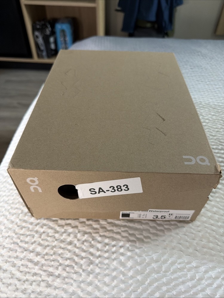 On Cloud Cloudhero Mid Waterproof Shoes Size 3.5 Youth