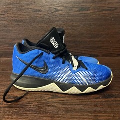 Nike Kyrie Flytrap AA1154-400 Youth Basketball Shoes Size 6.5 Blue Hyper Cobalt
