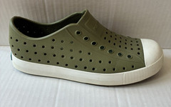NATIVE Jefferson Kid’s Youth size 2 olive green slip-on shoes, water unisex