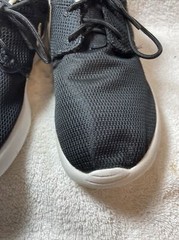 NIKE ROSHE ONE (PS) 749427-021 BLACK/SILVER-WHITE size 3 why? preowned