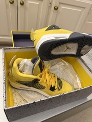 Nike Air Jordan 4 Retro GS Tour Yellow Lightning 2021 Size 6.5Y