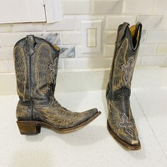 Corral Teen A1029 Youth 4.5T Distressed Black Leather Wings Cross Snip Toe Boots