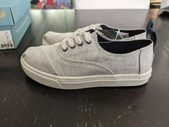 NIB Toms Cordones Cupsole Drizzle Grey Chambray Lace Up Shoes Youth 2