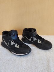 Kids Nike Kyrie Irving Infinity Basketball Shoes/ Size 13/Indoor Use Only