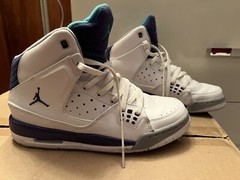 Jordan sneaker size 6y Pre-owned No Box Teal/purple/white