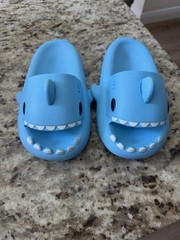 Baby Blue sandal Shark Slides Size 2 Kids 34-35