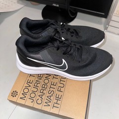 Nike Star Runner 3 Low Black Dark Smoke Grey – Size 6Y (Boys)