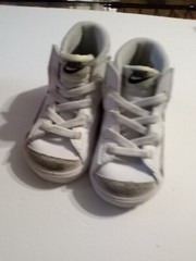Slightly used infant nike blazer mid ’77 white with black blaze sneakers