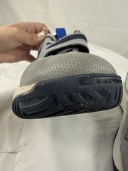 Size 6.5 Y Nike Team Hustle D11 SE