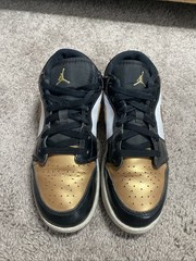 Size 6.5 (GS) – Jordan 1 SE Low Gold Toe