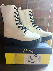 NEW w/ tag Art Class Cream ‘Khari’ Lace-Up combat Boots Size 13