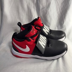 Size 5 (GS) – Nike Team Hustle Mid Black Racer Red