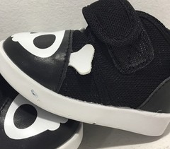 Ikiki Skull & Crossbones Squeaky Toddler Shoes Size 3 Black/White M01171 EUC