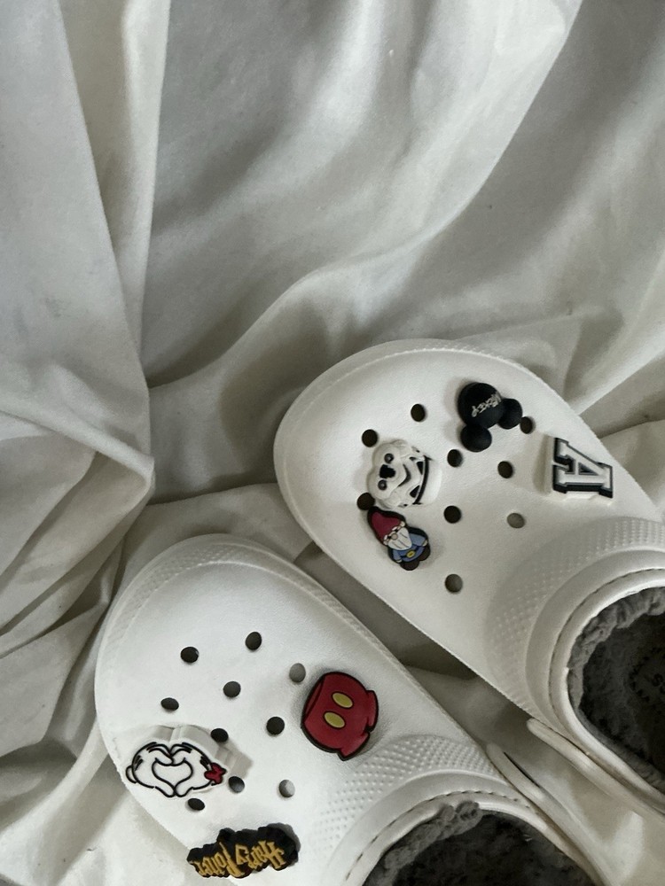 crocs kids size J1 FUR LINED CHARMS EXCELLENT CONDITION WHITE