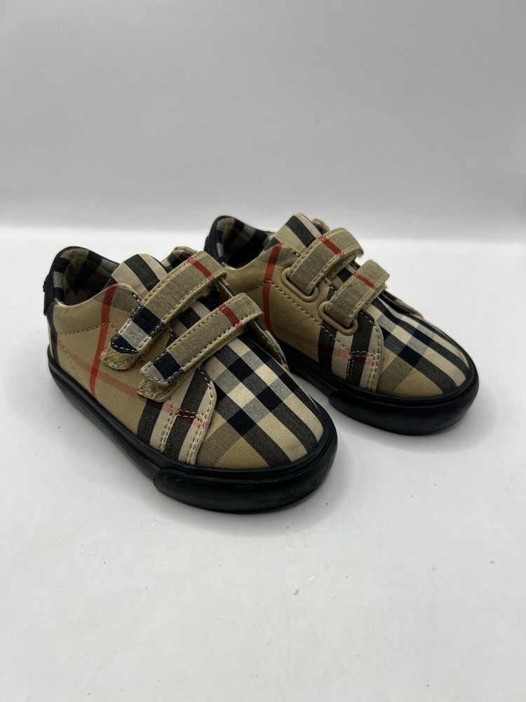 Burberry Kids Sneakers Size 19 Kids Unisex, Pre Owned. Excelent Condition.