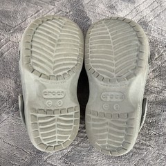 crocs iconic comfort clogs Kids Size 9 Gray Sandal Slide Slip On