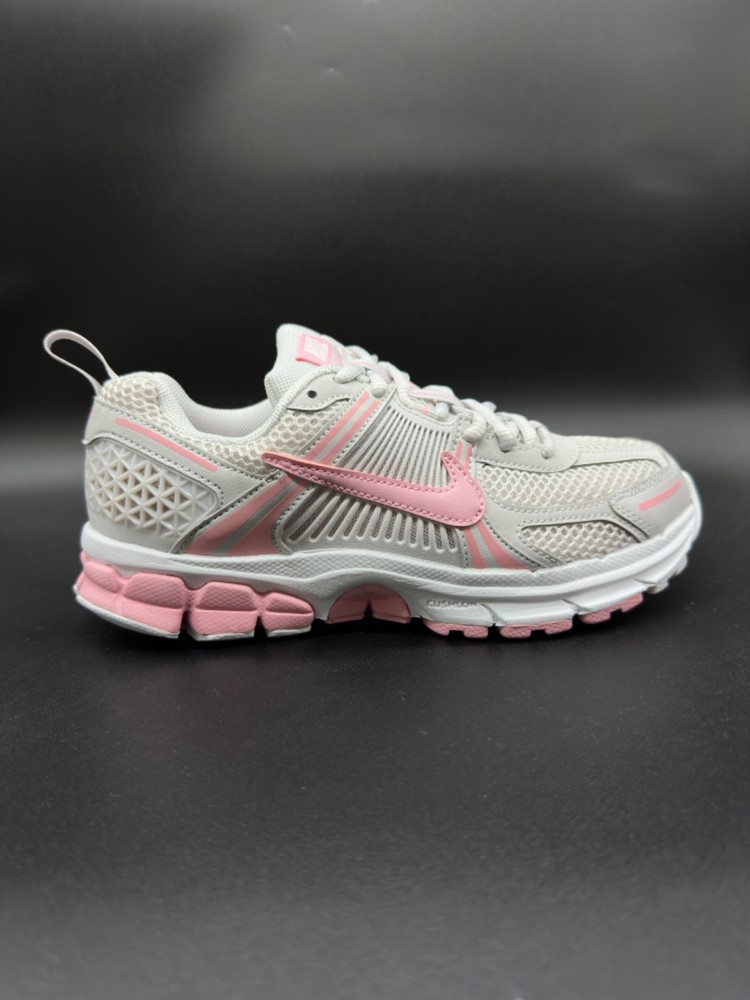 Size 5 – Nike Vomero 5 GS Vast Grey Soft Pink White HF6998 012 Big Kids