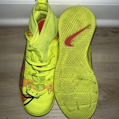 EUC Nike Mercurial Bright Yellow Indoor Unisex Soccer Shoes Size 3Y