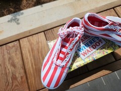 Vans x Where’s Waldo Striped Old Skool Kid’s Size 2.5 Sneakers Red White