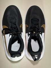 Nike Team Hustle D 10 GS Black Metallic Gold Shoes CW6735-002 Youth Size 4Y MINT