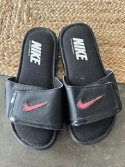 Nike Comfort Footbed Black Slides Sandals Youth 5 Pink Swoosh Logo