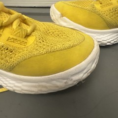 Under Armour Curry Flow 8 Yellow Youth Size 7y Basketball Shoes Used!!!
