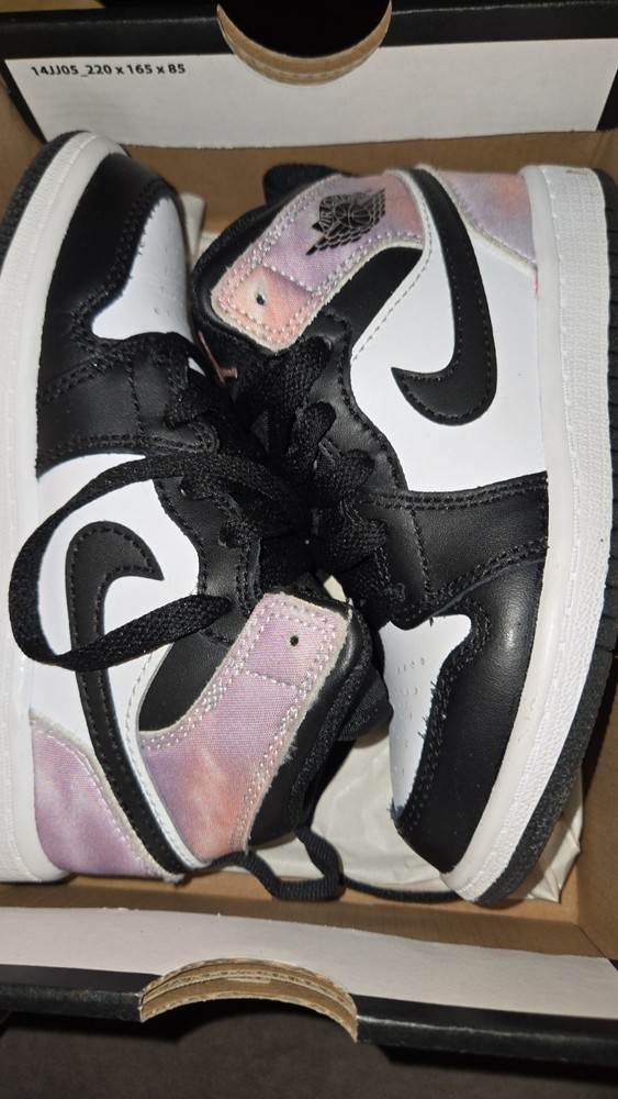 Jordan 1 MID SE, 11c, Black/Bleached Coral- White
