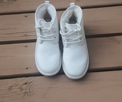 UGG ‘Neumel’ Leather Chukka Boots kids Size 4 Excellent Condition