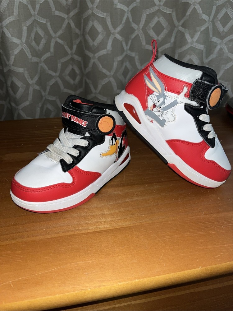 Looney Tunes Kid Sneaker 9 Black Red Basketball Bugs Bunny Marvin Martian Tweety