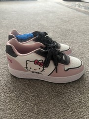 Heelys Hello Kitty Wheels Sneaker Low Top Lace-Up Pink/White/Black US 8