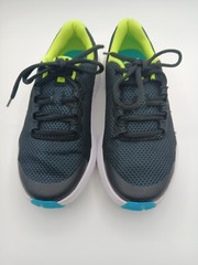 UNDER ARMOUR 3027103 003 SURGE 4 BLACK KID / YOUTH SIZE 5Y