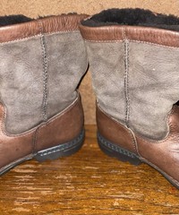 UGG Beacon Size EU 32 / US 2 Brown Leather Two Tone Shearling Lined Boots 5925