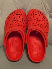 CROCS CHERRY RED Floral Cutouts Youth Size 2