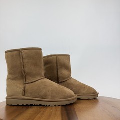 Big Kids Ugg Classic Short II Chestnut Shearling Lined Comfort Boots Size 2 Y