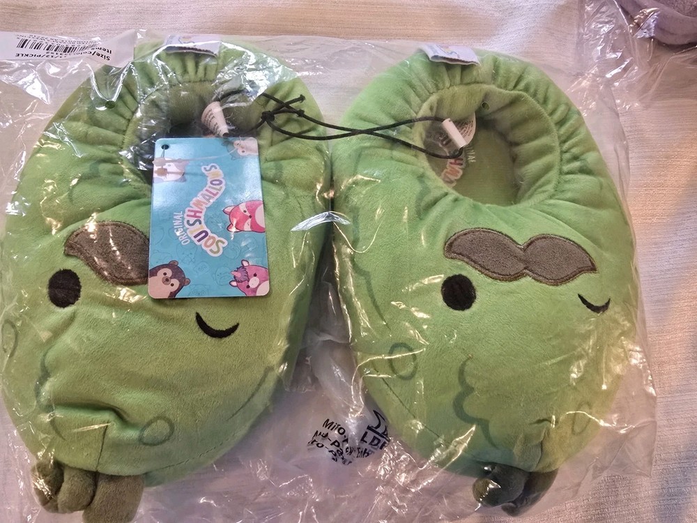 Squishmallows Pickle slippers size 11/12 kids